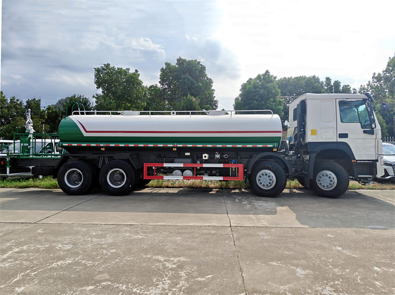 Howo 8x4 heavy water tank truck