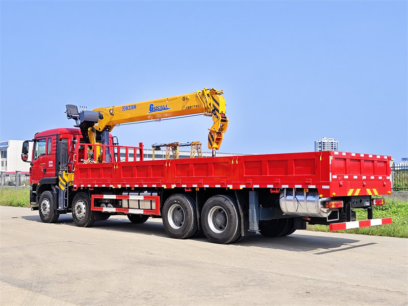 HOWO 8×4 truck with crane