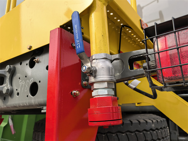 Rear platform mounted lower water spraying nozzle