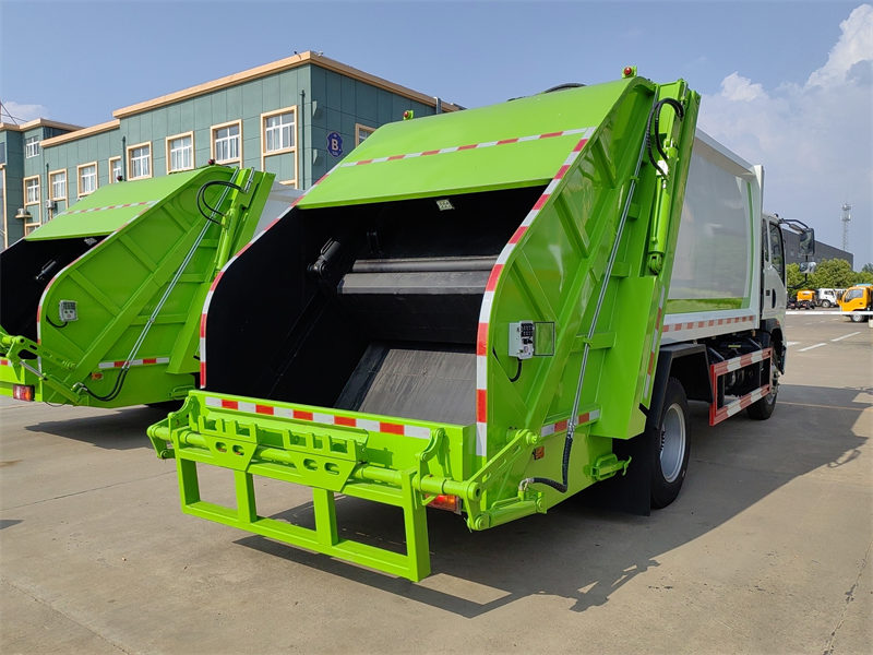 HOWO 6cbm garbage compactor vehicle