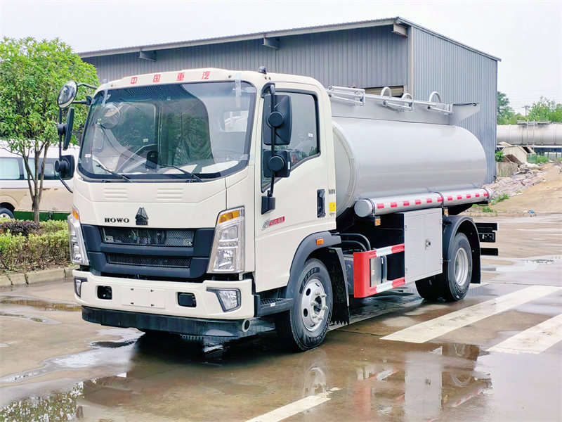 HOWO diesel tank trucks for export