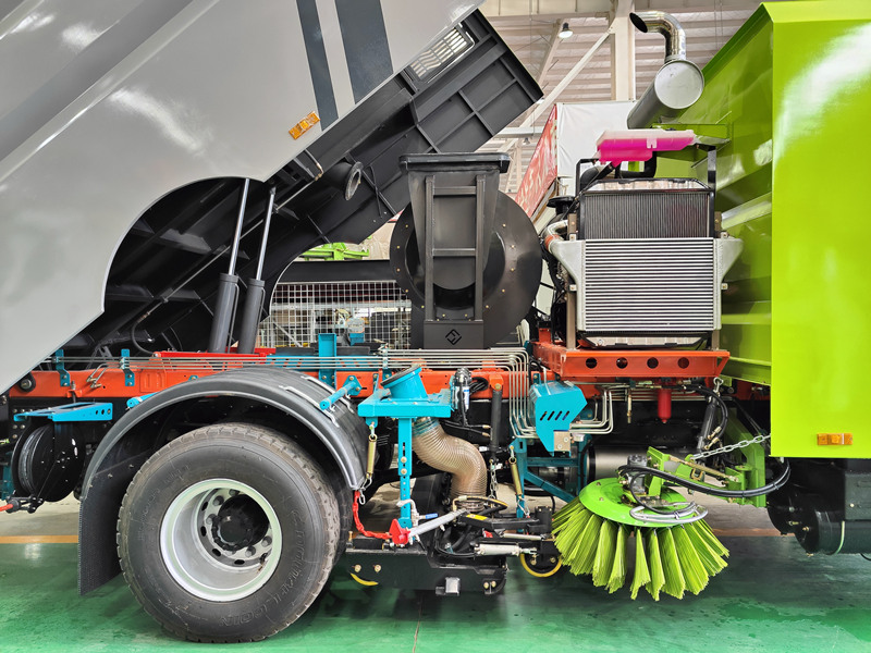 HOWO NX  road sweeper truck