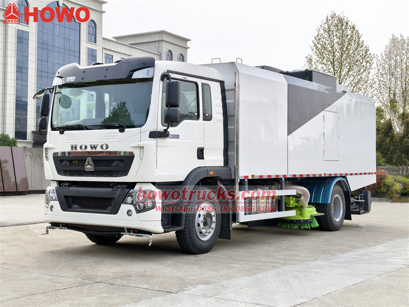 Howo vacuum sweeper trucks