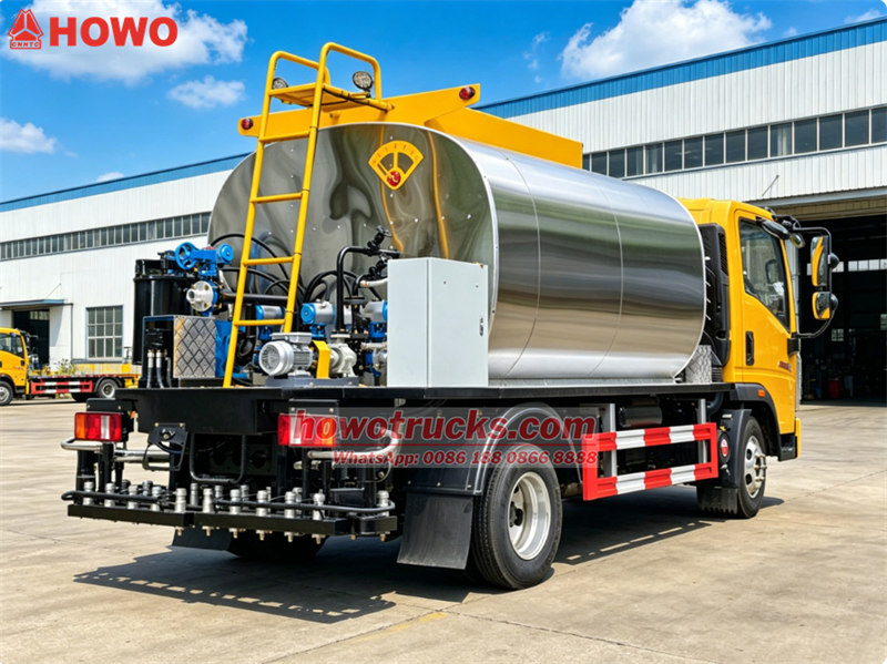 HOWO light asphalt spreader truck HOWO light asphalt spreader truck