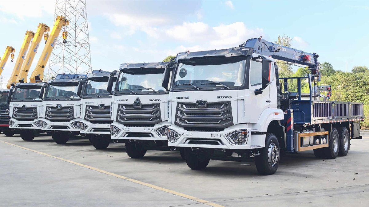 5 HOWO-LKW-Ladekrane nach Angola geliefert